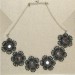 1. Černá kytka - paličkovaný náhrdelník
